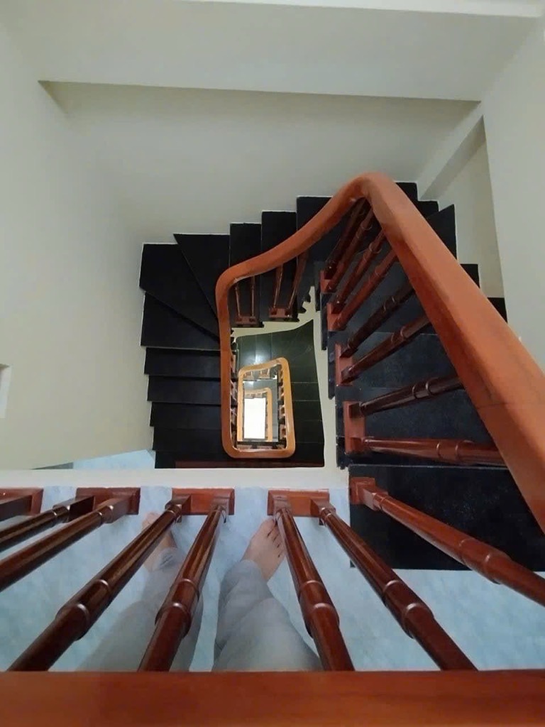 CỔ NHUẾ - NHÀ ĐẸP 2 THOÁNG -GẦN Ô TÔ TRÁNH- GẦN NHIỀU TIỆN ÍCH.